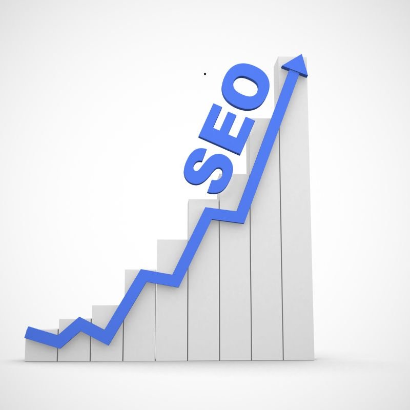 Grafico a barre 3D con freccia ascendente blu e scritta SEO, simbolo di crescita e posizionamento online.